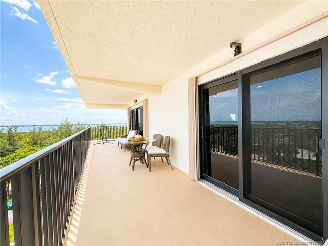 Building Photo - 10044 S Ocean Dr