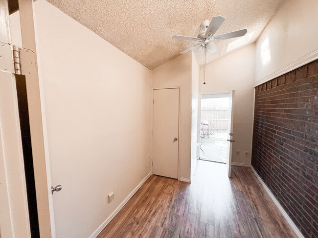 Building Photo - 1504 Beach Ln
