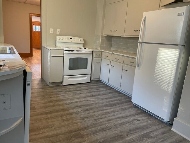 Building Photo - Remodeled 3 Bed 2 Bath Home in Riverside