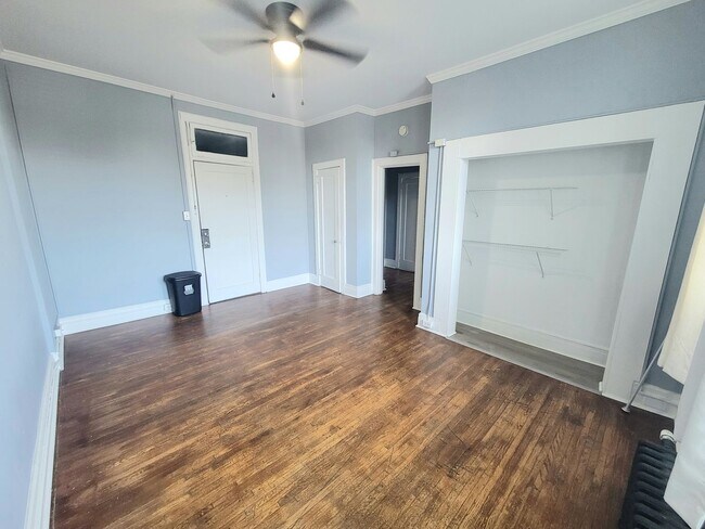 Building Photo - 1 Bed, 1 Bath - Uptown Charlotte Living *Move In Ready*