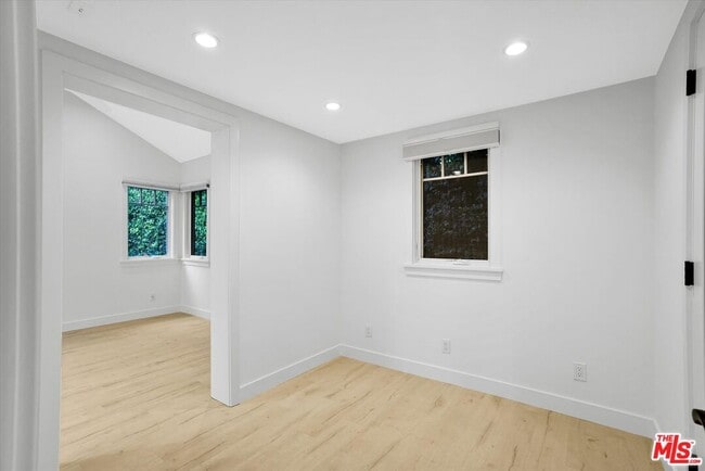 Building Photo - 245 21st St