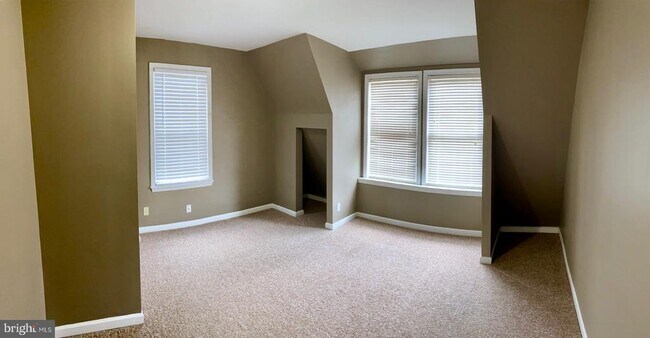 Building Photo - 2223 NOBLE