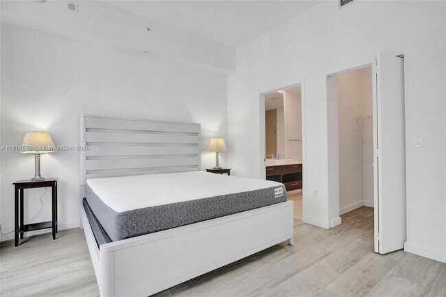 Building Photo - 55 SW 9th St