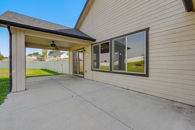 Building Photo - 2040 Kelly Dr