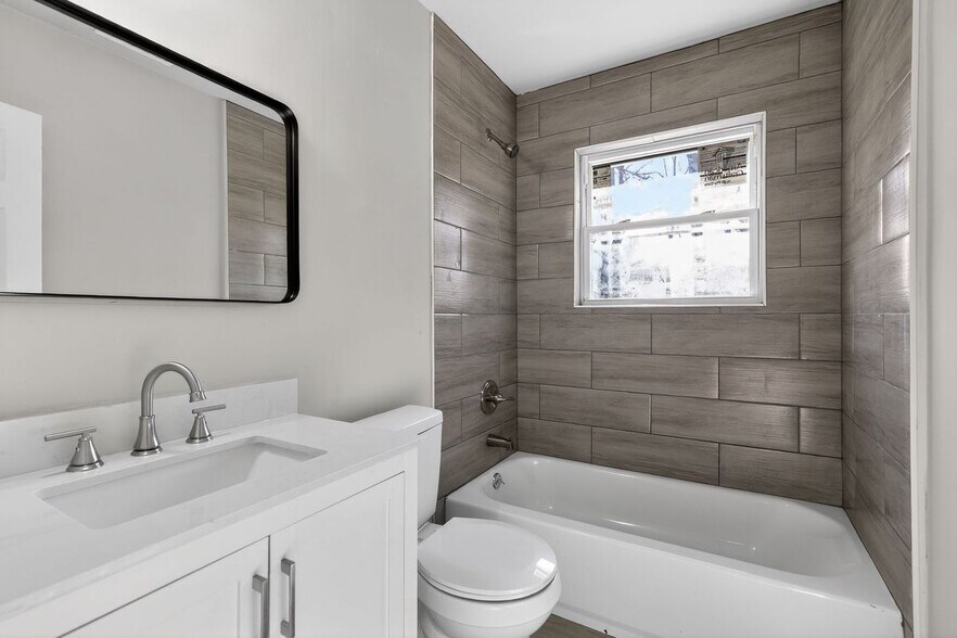 Building Photo - 7 Roper Dr