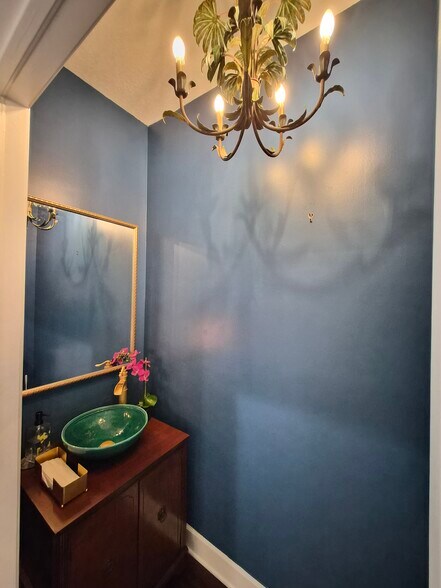 Building Photo - 2311 W Morrison Ave