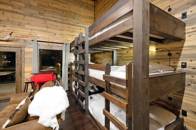 Building Photo - 222 Lost Creek Trl