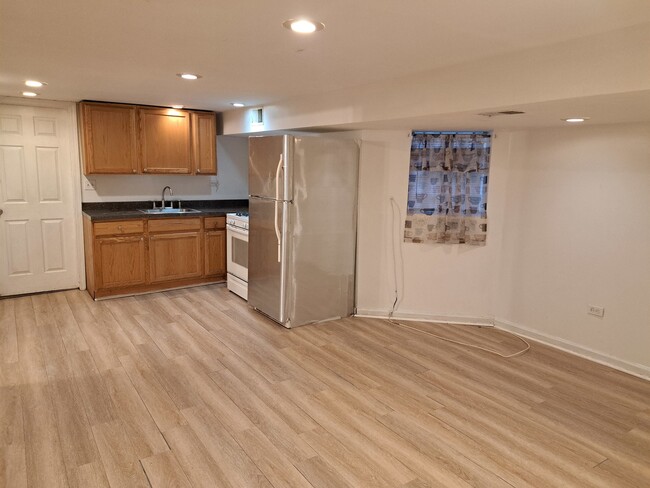 Building Photo - 5310 W Pensacola Ave