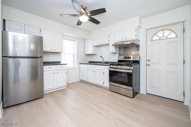Building Photo - 4205 Woodbine Ave
