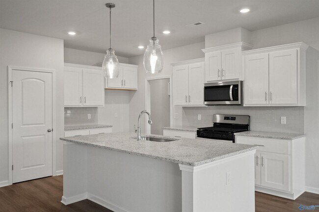 Building Photo - Move In Special!! 1/2 Off First Month's Re...