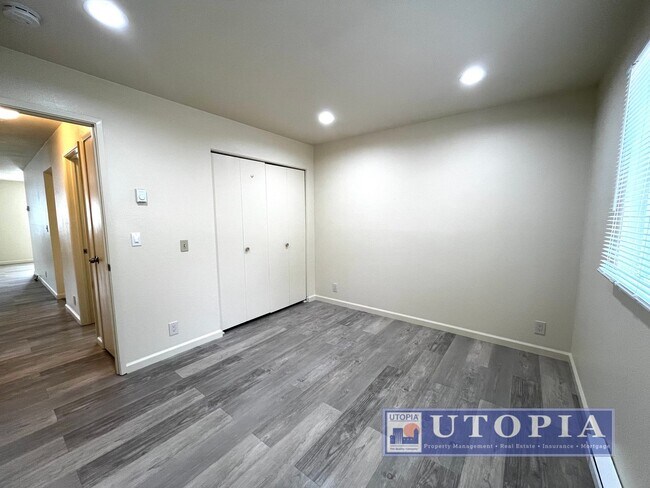 Building Photo - Capitola Gem: 2Bd/1Ba Ground Floor Apartme...