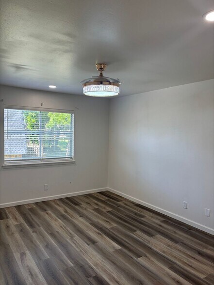 Building Photo - 4406 E 68th St