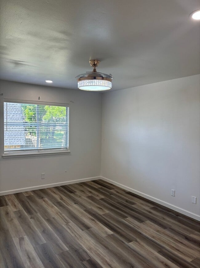 Building Photo - Charming 1BR Condo in Tulsa