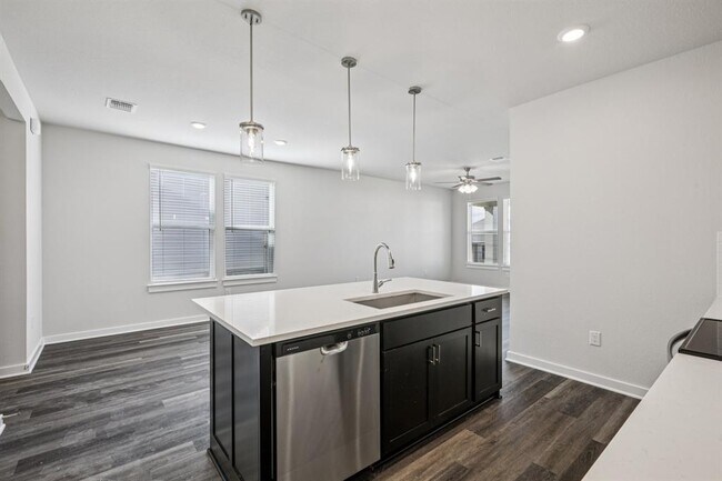 Building Photo - 2333 Moon Tower Trl