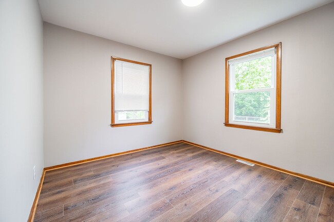 Building Photo - Charming Cape Cod Home in North Linden — 3...