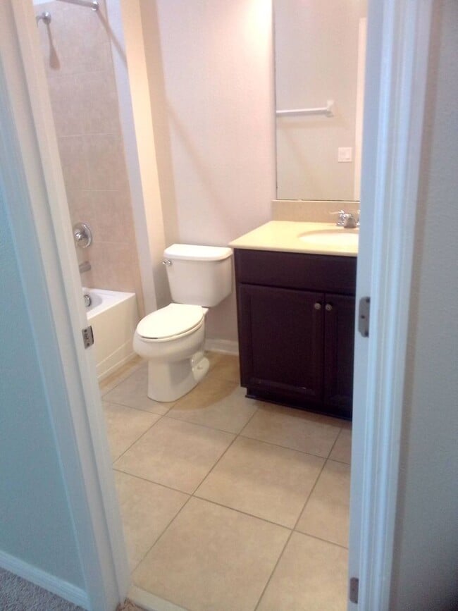 Building Photo - Arborview Park Townhouse close to UCF located in Oviedo (2 bed /2 1/2 bath)