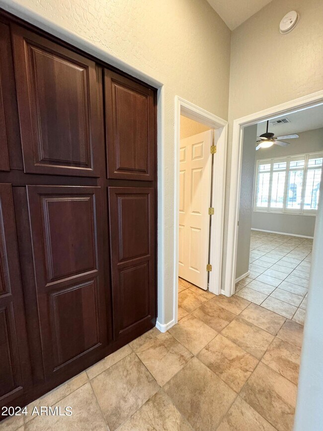 Building Photo - 18426 W Piedmont Rd