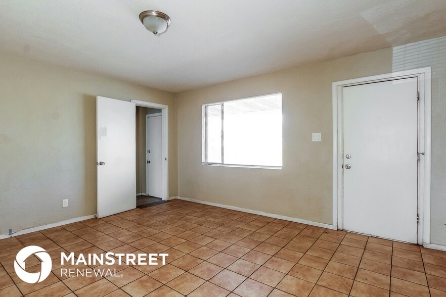 Building Photo - 4902 W Mulberry Dr