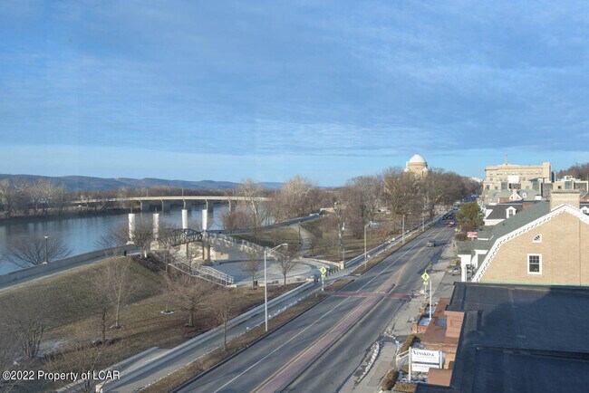 Building Photo - 19 N River St