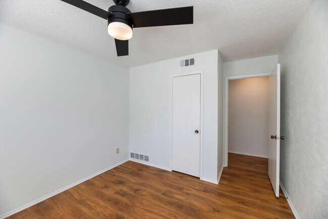 Building Photo - AVAILABLE NOW! BEAUTIFUL 3 BEDROOM HOME LO...