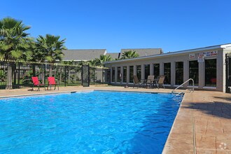 Swimming Pool - Falls of Braeswood