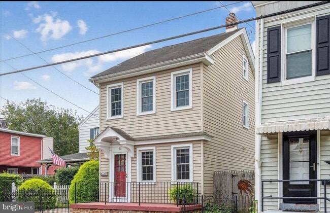 Primary Photo - 54 Chestnut St