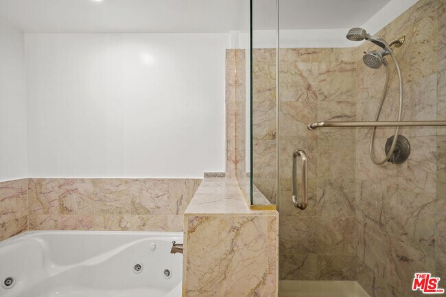 Building Photo - 1900 Vine St