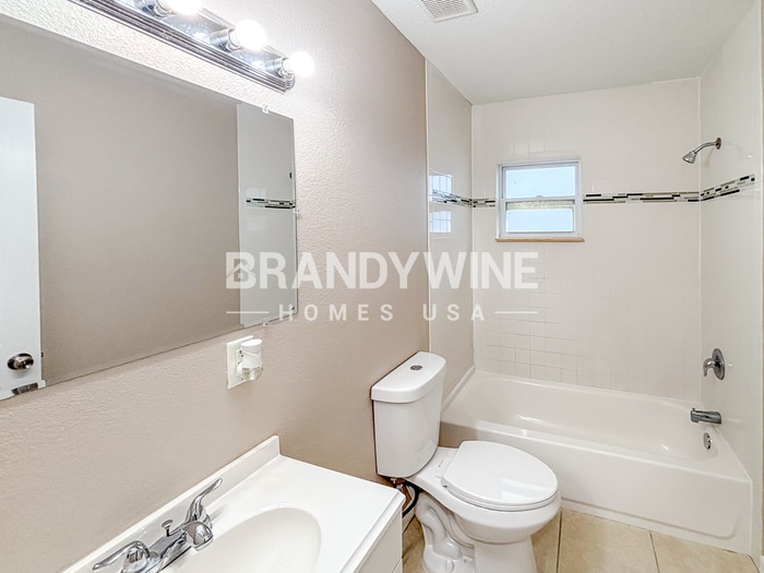 Building Photo - 2911 6th Ave S