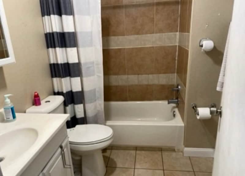 Building Photo - 811 W 30th St