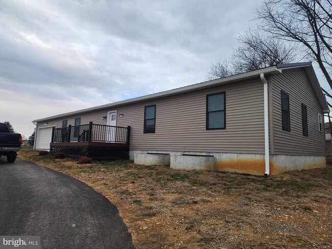 Building Photo - 235 Hickory Ln