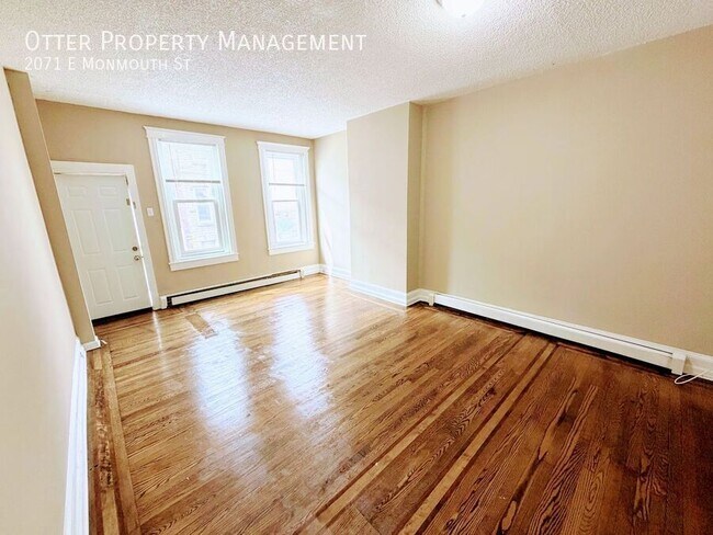 Building Photo - 2071 E Monmouth St