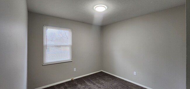 Building Photo - Nice, 3 Bedrooms, 1 Bath, Brick Ranch Home...