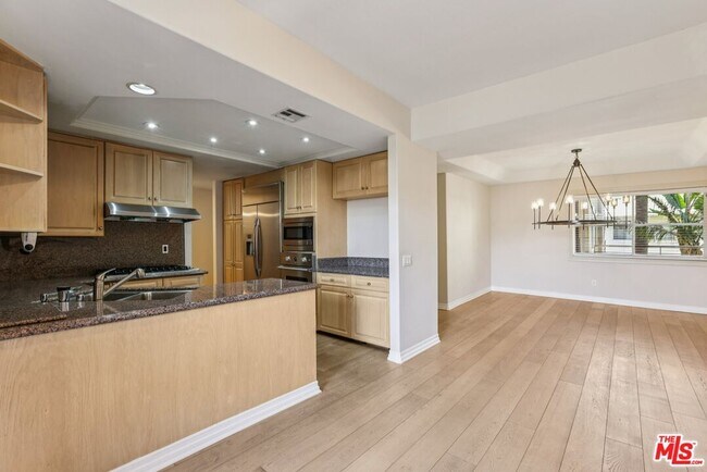 Building Photo - 14290 Dickens St