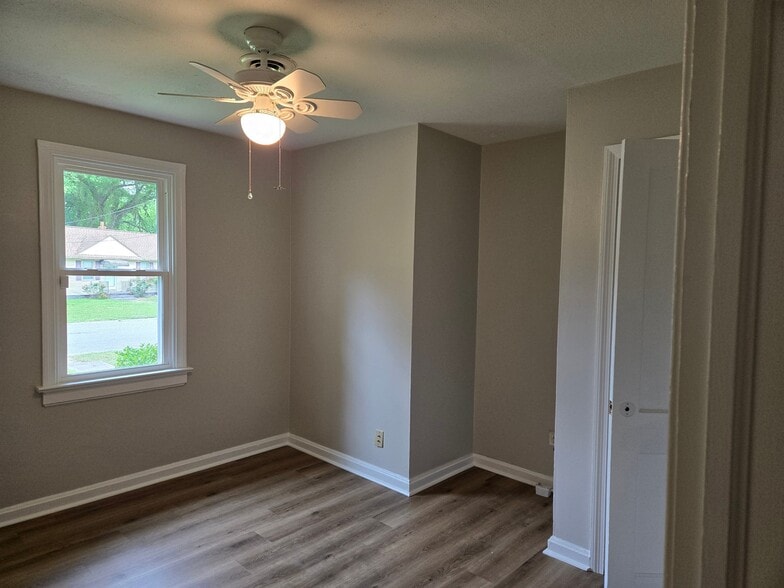 Building Photo - 1115 Stewart Dr