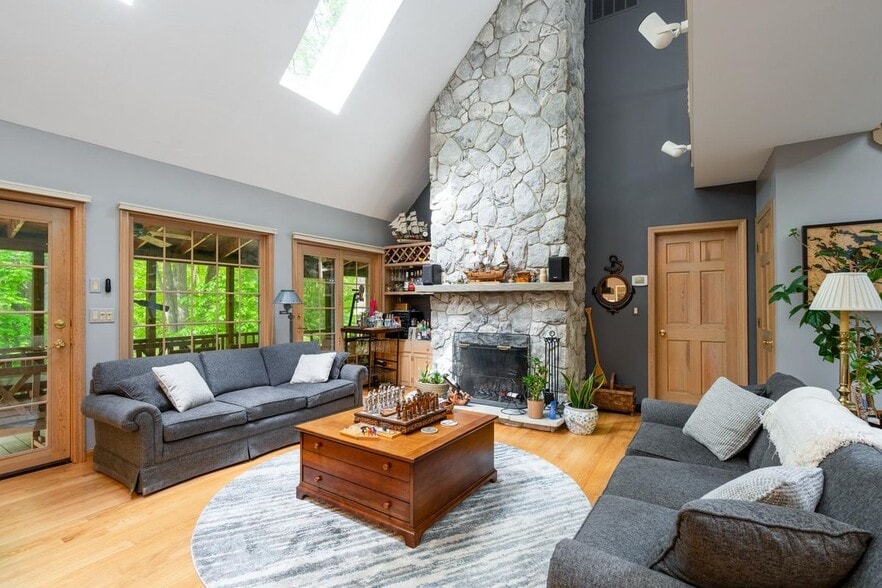 Building Photo - 39 Robertson