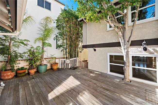 Building Photo - 517 Poppy Avenue, Newport Beach, CA 92625 ...