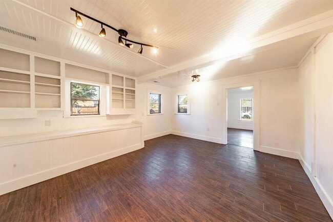 Building Photo - 2215 18th St