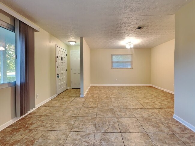 Building Photo - 8249 Devoe St