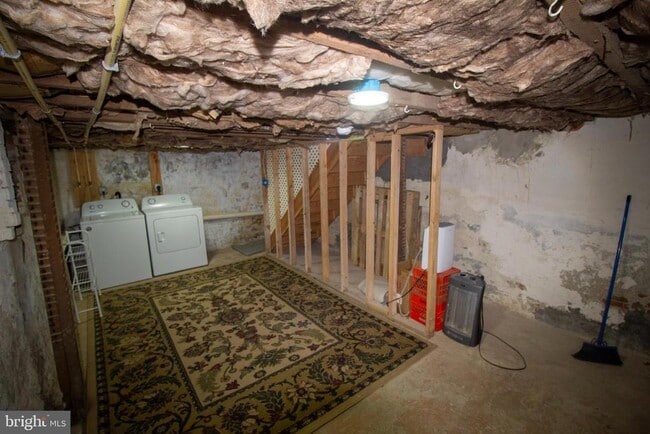 Building Photo - 234 E Linden St