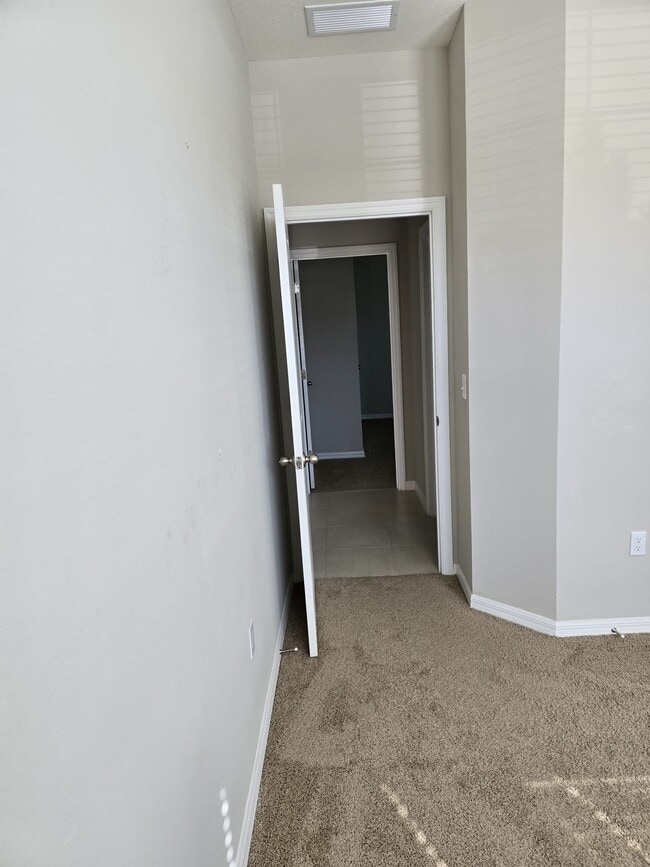 Building Photo - 5833 SW 85th Pl