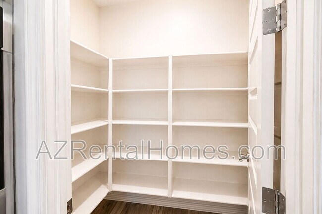 Building Photo - 9742 Thatcher Ave