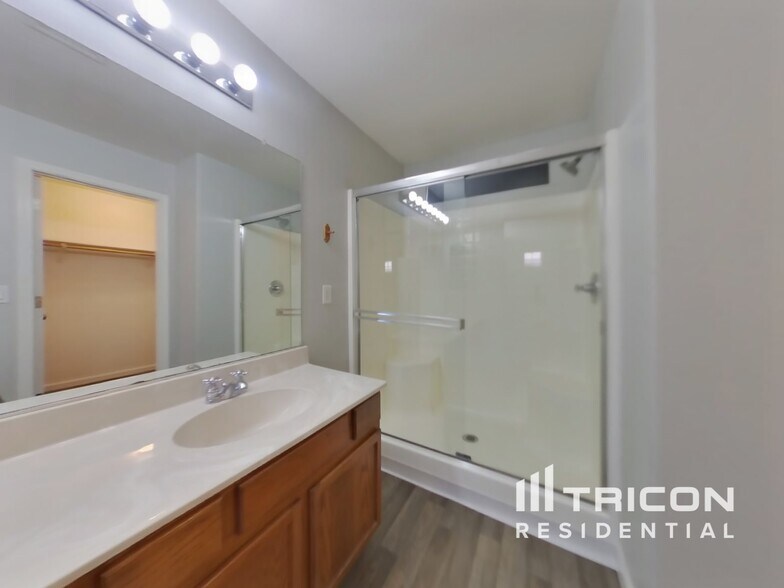 Building Photo - 2108 San Remo Dr