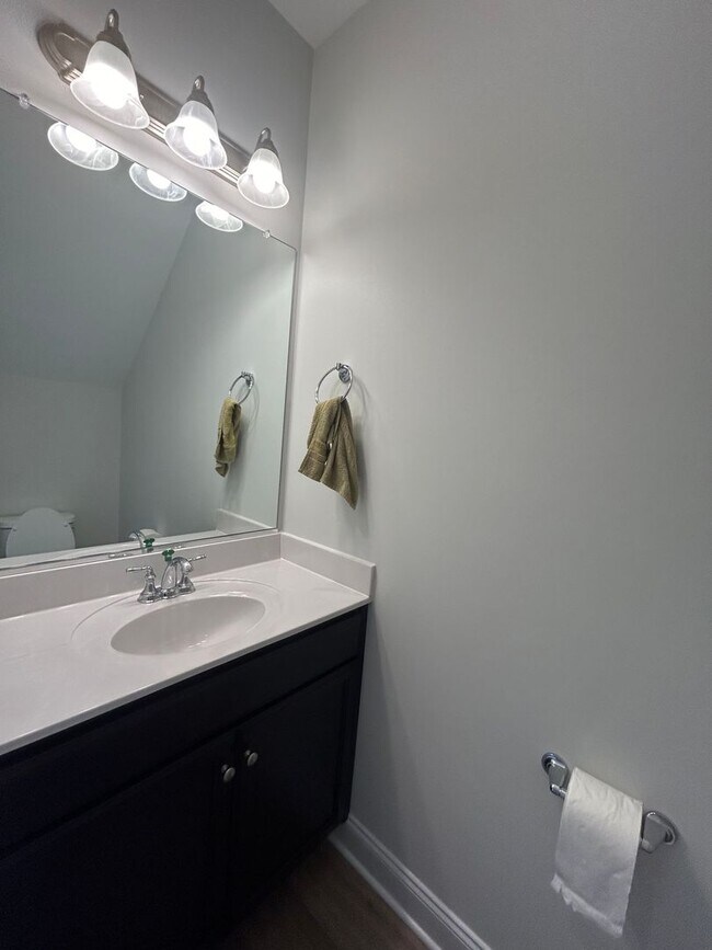 Building Photo - Like NEW Luxury 2-story townhome 2 bedrooms and 2.5 baths + Flex room + 1 car garage in High Point