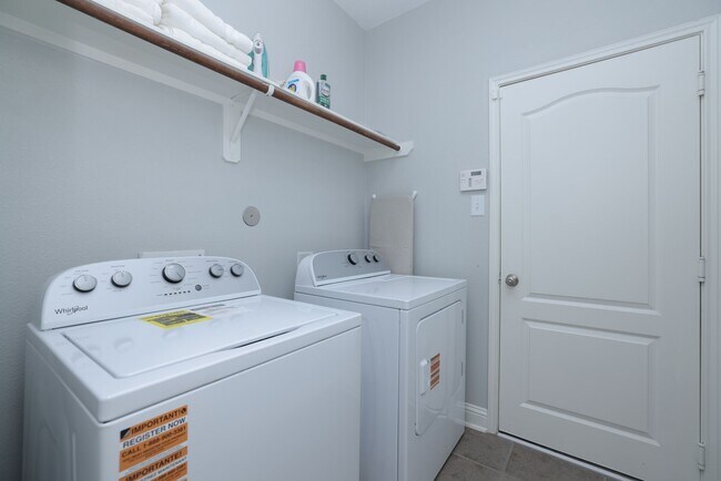 Building Photo - 19 Canterborough Pl