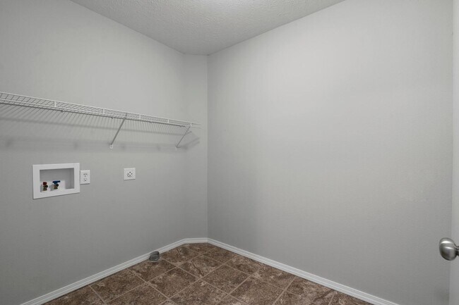 Building Photo - 3 Bedroom in Nixa!