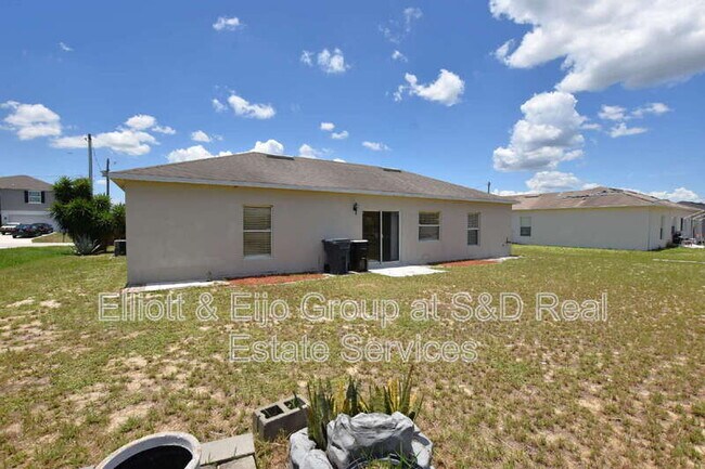 Building Photo - 982 Cumberland Dr