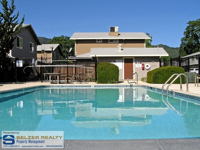 Building Photo - Fully equipped 2 bd. townhome in a super c...