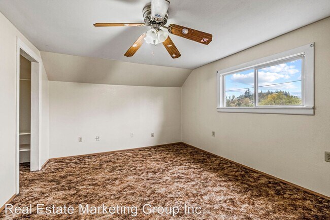 Building Photo - 3 br, 2 bath House - 219 Mossyrock Ave