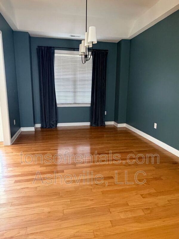 Building Photo - 18 Spelter St