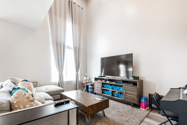 Building Photo - 16104 S Bodmin Way